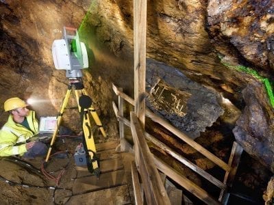 Mining underground with laser scanning device
